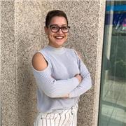 Docente con una trayectoria de 10 años en administración.