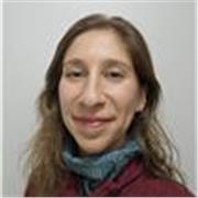 Soy fisioterapeuta de profesión, con más de 10 años de trayectoria laboral. Busco trabajo de babysitter cuidando a niños pequeños.