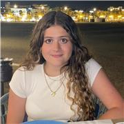 Soy profe de ingles de nivel B2, que enseña desde de niños de primaria a Eso :)