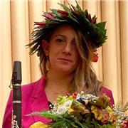 Ciao sono una musicista e spero vorrai imparare con me e posso aiutarti anche con i compiti.