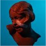 Directeur Artistique diplômé de l'école Penninghen avec 2 ans d'experience dans l'entreprenariat des arts appliqués.