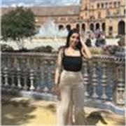 Me defino como una estudiante de bachillerato enamorada de la literatura española y clásica y con muchas ganas de enseñar!