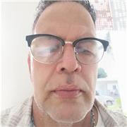 Profesor de Atención al Cliente, atiende a todos los estudiantes emprendedores, empresarios, comerciantes o que estén cursando programas técnicos, tecnólogos y profesionales relacionados con ventas, mercadeo, administración de empresas y afines