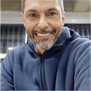 Profesor de apoyo escolar especializado en clases para niños forma remota