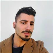 Laureato in Giurisprudenza con lode propone lezioni in materie giuridiche