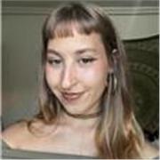 Estudiante de biología, responsable y amante de los niños.