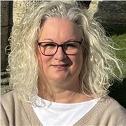 For beginners, learn the art of tarot online.