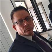 Profesional del derecho y administrador de empresas, con conocimientos nivel medio de inglés