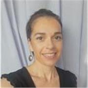 Insegnante di inglese con oltre 10 anni di esperienza, certificati C1 e CELTA, disponibile per lezioni ad adulti e bambini. 