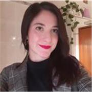 Studentessa laureata a pieni voti in mediazione linguistica imparitesce lezioni di inglese a studenti di tutti i gradi