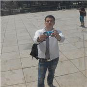 Laureato in lingue straniere (inglese e spagnolo)