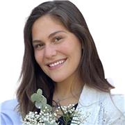 Psicóloga bilingüe, profesora de inglés en mis tiempos libres, con experiencia académica, oral y escrita. Crecí hablando inglés