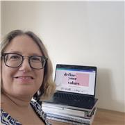 I am an executive function coach who helps bring clarity, confidence and calm to neurodivergent minds.