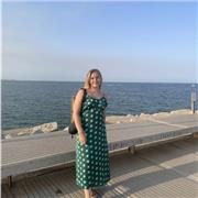 Profesor de inglés imparte clases desde niños hasta adultos