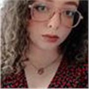 Docente que imparte clases sobre ciencias sociales