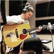 Músico de Córdoba, Argentina. Con 10 años de experiencia enseñando, tocando y compartiendo con personas de todas las edades.