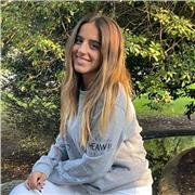 Profesora se ofrece a dar clases a alumnos de distintas edades particularmente