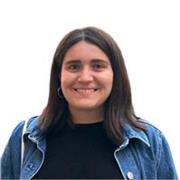 Profesora de inglés que imparte clase a niños y jóvenes de todos los niveles