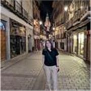 Titulada en Derecho y con experiencia en el ámbito bancario se ofrece para dar clases de forma online y presencial