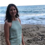 Soy graduada en educación infantil y primària. Me gustan mucho las ciencias por lo que hice el bachillerato científico. Aún así las lenguas siempre se me han dado bien, por lo que también me gustaría poder dar clases de ello. Prefiero niños y niñas hasta