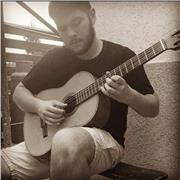 Profesor de guitarra imparte clases presenciales y por videollamada a guitarristas desde principiantes hasta intermedios