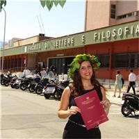 Sono un'insegnante abilitata all'insegnamento di filosofia, storia, letteratura, latino e altre discipline di tipo umanistico