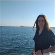 Tengo 15 años y doy clases de muchas asignaturas, (sobre todo inglés ya que he estudiado en un colegio inglés toda mi vida). Estoy cursando 4 ESO y de momento con matrícula de honor. Prefiero clases online pero si es presencial me podría adaptar