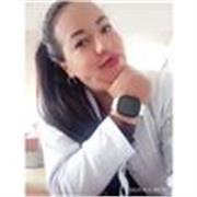 Profesora de ciencias políticas con experiencia en niños y jóvenes de forma virtual