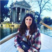 Una persona con ganas de ayudar a alumnos de primaria