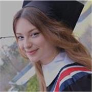 Profesora de inglés con formación universitaria y clases personalizadas online.