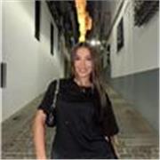Me defino como una persona responsable y sobretodo empatica me encanta ayudar a los demás.
Estudie educación infantil