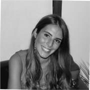 Giovane Avvocato impartisce lezioni di diritto e di inglese per studenti delle scuole superiori o dell'Universitài