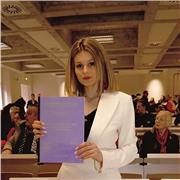 Laureata in lingue impartisce lezioni di inglese per ragazzi delle scuole medie o superiori