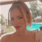 Profesara de Matemática imparte clases a niños de primaria