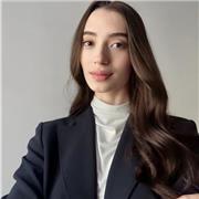 Insegnante con laureata in linguistica e traduzione. Oltre 6 anni di esperienza. Lezioni per tutti i livelli. Cambridge preparatio