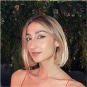 Una universitaria che offre aiuto compiti per ragazzi di elementari, medie e superiori a Roma, stimolandoli date le  esigenze.