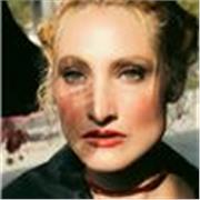 Attrice con esperienze lavorative in lingua inglese offre lezioni di inglese! Un anno di vita a Londra, uno a Parigi, studi presso l'Eynford College di Londra, masterclass di recitazione in inglese, esperienza sul campo con il regista Ridley Scott!