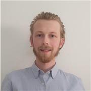 Data Analyst with 9 years of experience hoping to help beginners with SQL classes