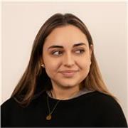 Soy diseñadora gráfica titulada y doy clases online del paquete Adobe, Figma y Framer.