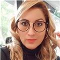 Periodista nativa de habla hispana, profesora de lengua castellana y humanidades