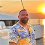 Profesor titulado en Lengua castellana y su literatura así como titulado también en Lingüística general con mucha experiencia 