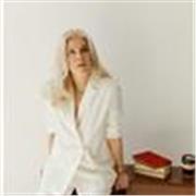 Doctorante en lettre et civilisations anglaises et enseignante universitaire depuis plus de 20 ans