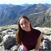 Me defino como una chica alegre y exigente, muy motivada para ayudar a niños de Infantil y Primaria.