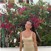 profesora de apoyo para niños de primeros y de secundaria