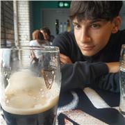 Ragazzo di 17 anni che attualmente frequenta il liceo scientifico,.che può dare ripetizioni per le media e per le superiori