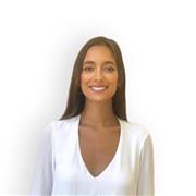 Italiana en Madrid, licenciada con experiencia internacional. Curiosa, empática y creativa; enseño con pasión.