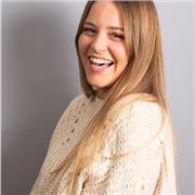 Insegnante di canto e di musica, più di 5 anni di esperienza con i bambini, giovanni e adulti. Laurea in educazione musicale.