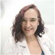 Médico, diplomado en escritura creativa y escritura terapéutica, acompañó procesos a través de la escritura