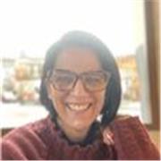 Pessoa dinâmica e com bons conhecimentos para orientar o aluno em suas dificuldades.