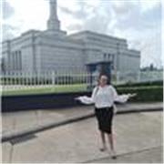 Dynamic and results-driven English Instructor with TEFL certification and extensive experience teaching adults and
young learners 